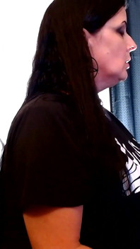 Une MILF fume