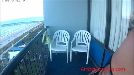 Amber Connors: Pláž 2022