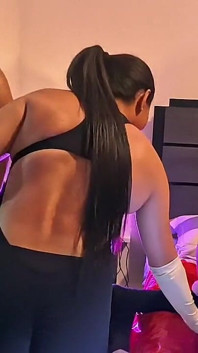 Asijský femdom anální fisting a pegging