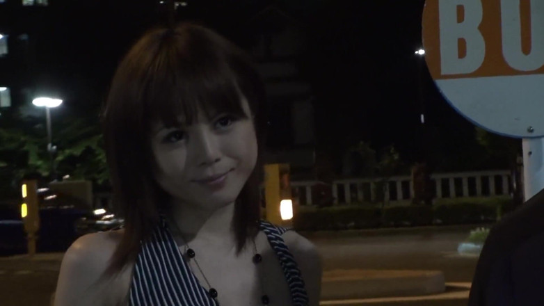 Caribbeancom: Japanese cutie jerking old man's dick in the bus before...