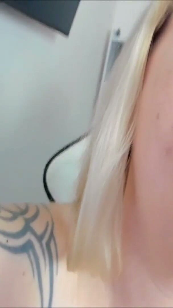 Sally Secret: Sloppy Blowjob with Cumcountdown