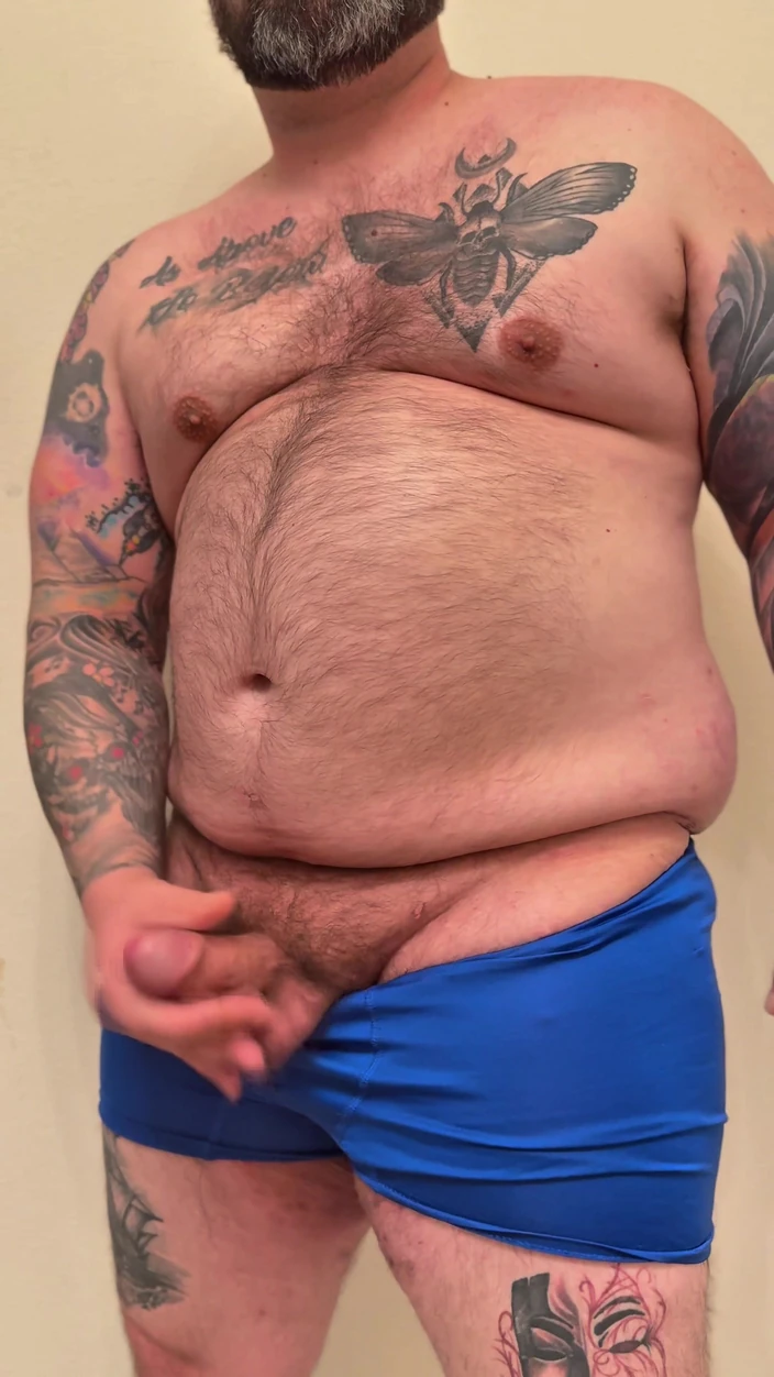 TattedRockerBear: Beruang gemuk dengan tebal dicrot epik dengan celana dalam biru