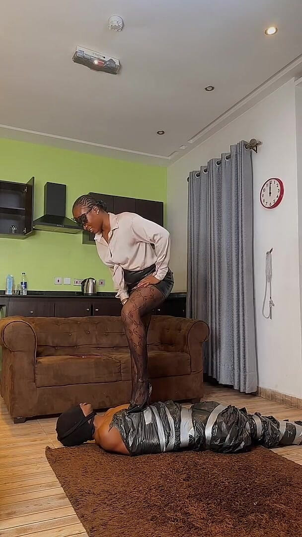 Domina Havi: Domina Havi เซสชั่นหญิงเป็นใหญ่ในชีวิตจริงกับทาส