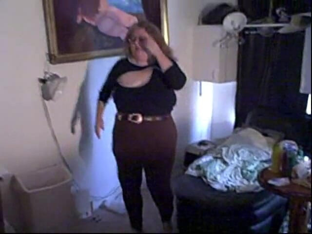 BBW nurse Vicki adventures with friends: 그녀의 물건을 스트럿하는 간호사 Vicki!