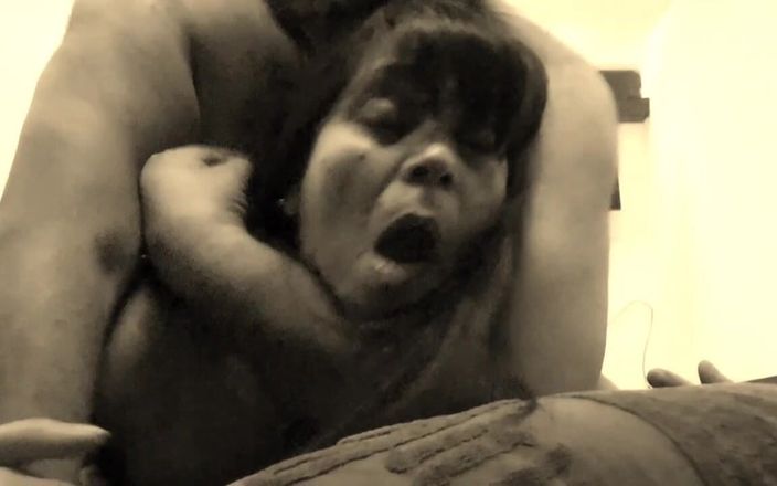 Mommy big hairy pussy: Sexo anal com enteado com boca coberta