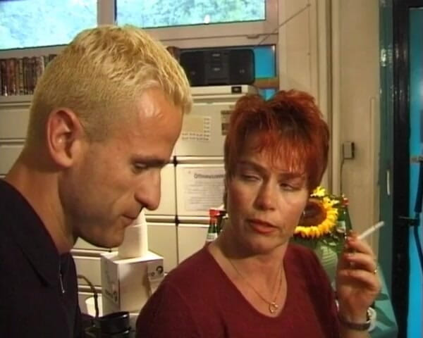 Busty German Sluts: Cycata niemiecka milf cipka uderzyła w Sex Shop
