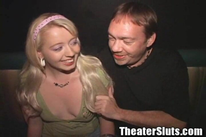 Theater Sluts: Smyslný hlas sofistikovaná blonďatá děvka skupina ošukaná v porno divadle