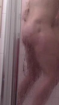 MILF de gran culo follada en todos los agujeros de la ducha