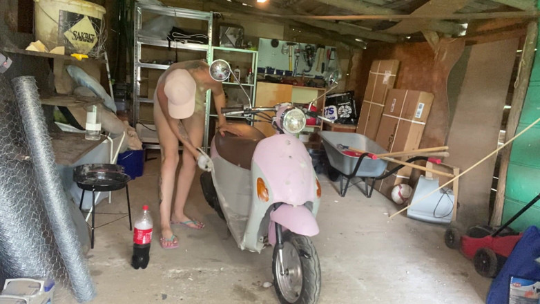 Cuteblonde666: Hairy girl - motorbike cleaning
