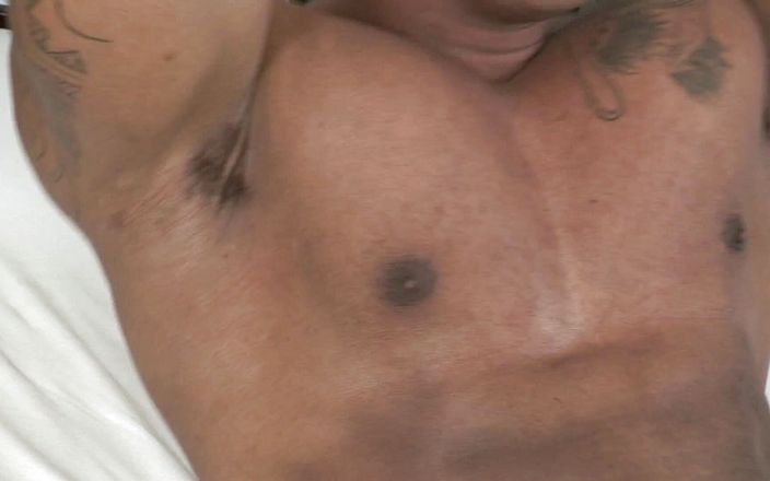 Male Dream: Muskel mörkhyad knoppar i kåta hotellrum sex