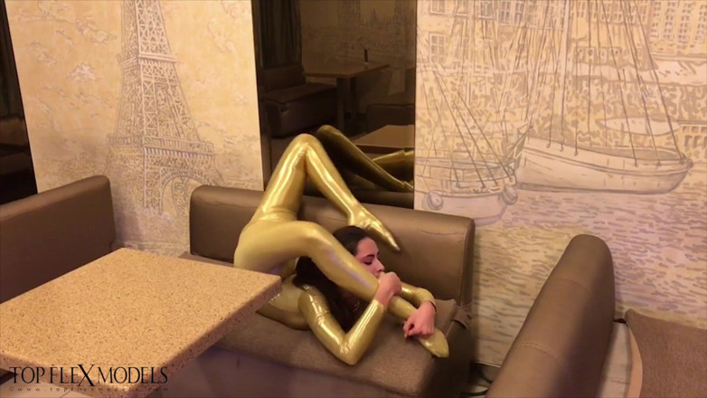 Flexilady: Ruslana Flexible Spandex Fun