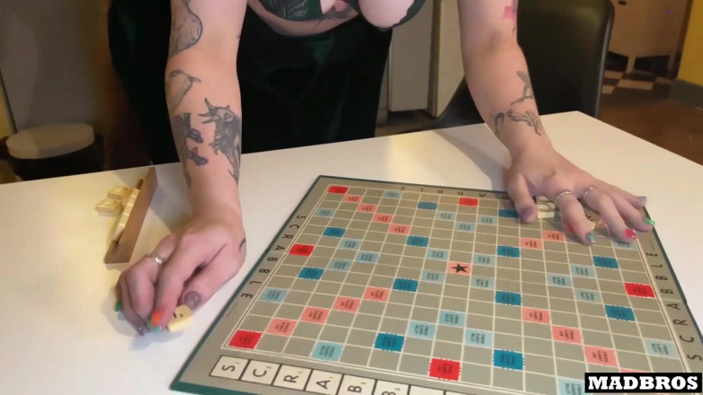 MadBros Prod: Scrabble player je tajně ošukaný za podvádění!