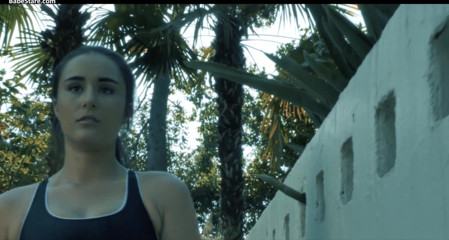 Babe Stare: La ragazza sexy geme forte mentre il suo uomo la...