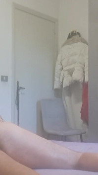 MILF в латексе и сетчатых косточках, облизывает киску, трахает и сперма в рот