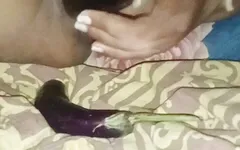 Indiana esposa masturbação com berinjela
