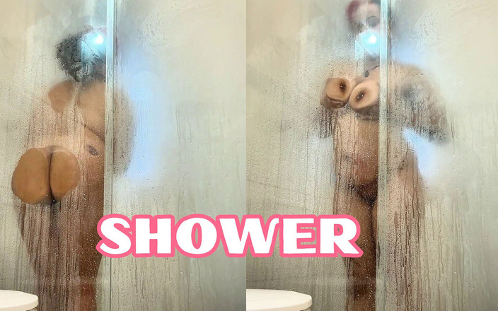 Cutiepiie Chubby: 큰 엉덩이와 큰 젖탱이를 알몸으로 보여주는 뚱뚱한 흑누나 샤워