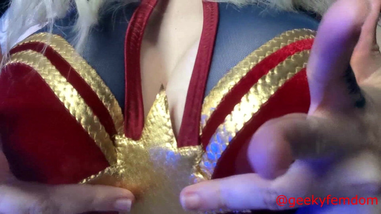 Geeky Femdom: Căpitanul Marvel domină sexual Bucky