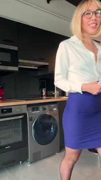 Kris price si realtor pov lagi asik ngentot dirinya sendiri sebelum melahap fantasimu