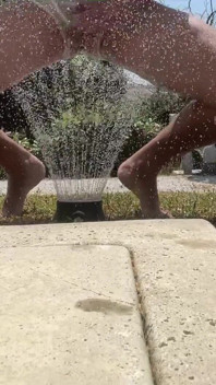 Sborrata Con L’acqua in Giardino