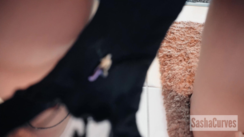 Sasha Curves: Obryně nevlastní máma 2: sprcha