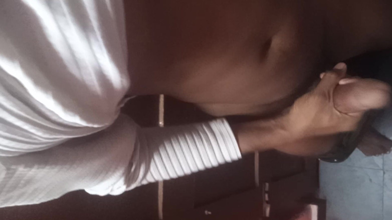 Devilxboy5477: Garoto mastrabition coock em lock room sozinho desfrutando espermas de...