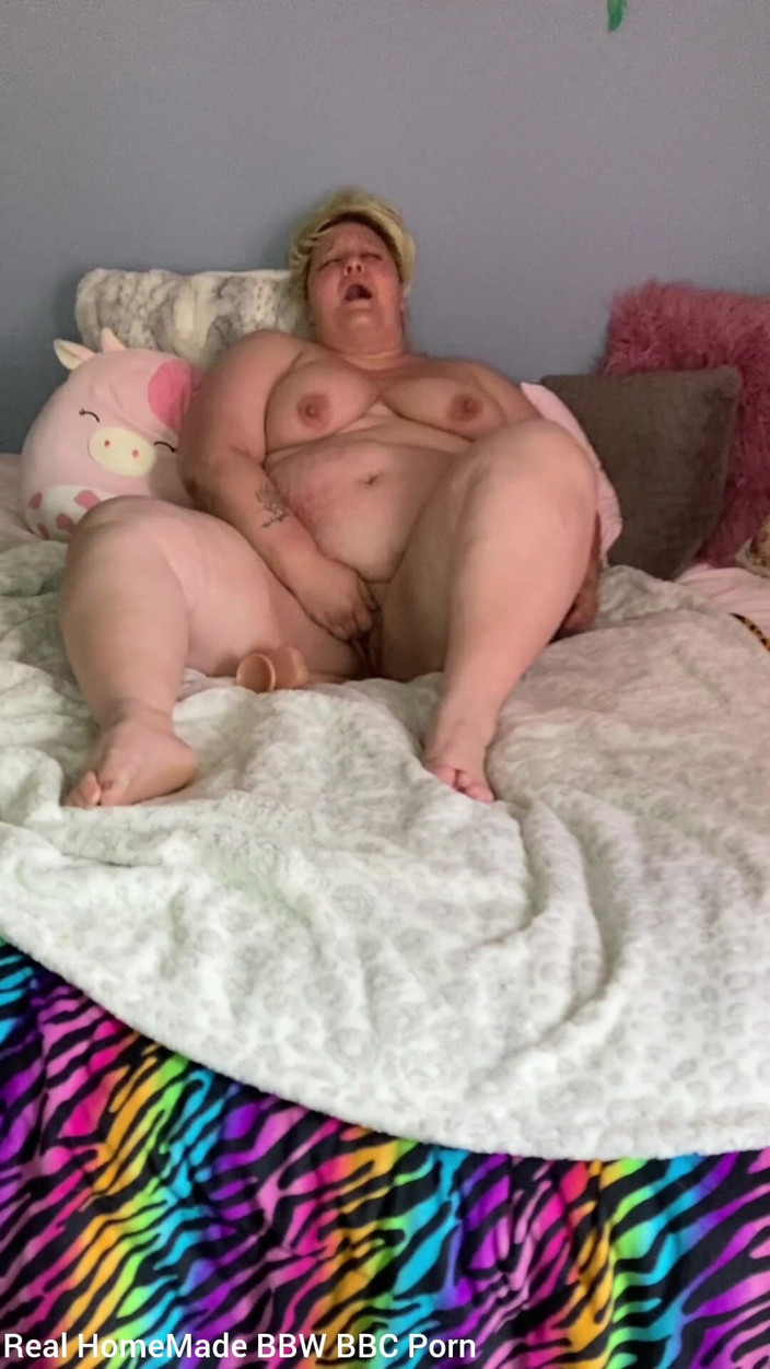 YoungEnglishBBW: Jebanie mojej cipki z dużym dildo cumming ciężko