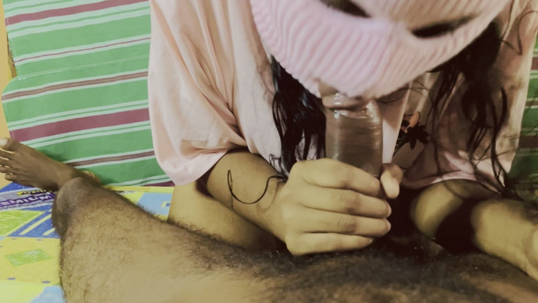 Vibe Nude: Pasangan Sri Lanka nyepong kontol di ranjang