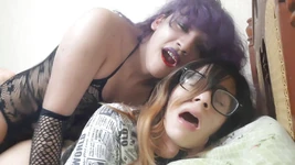 Follando duro con compañeros de cuarto en la otra habitación