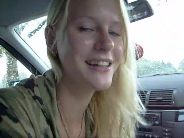 Blondehexe: Blowjob Im Auto