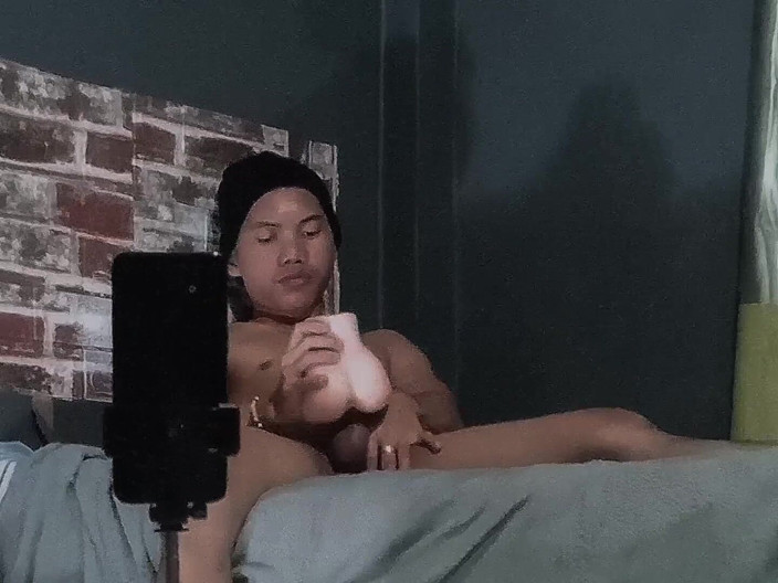 Rouge_eastson: Zrcadlo, šukej moji kundičku hračkou