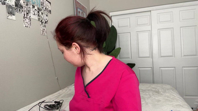 Lenna Lux: Giantess护士收缩实验