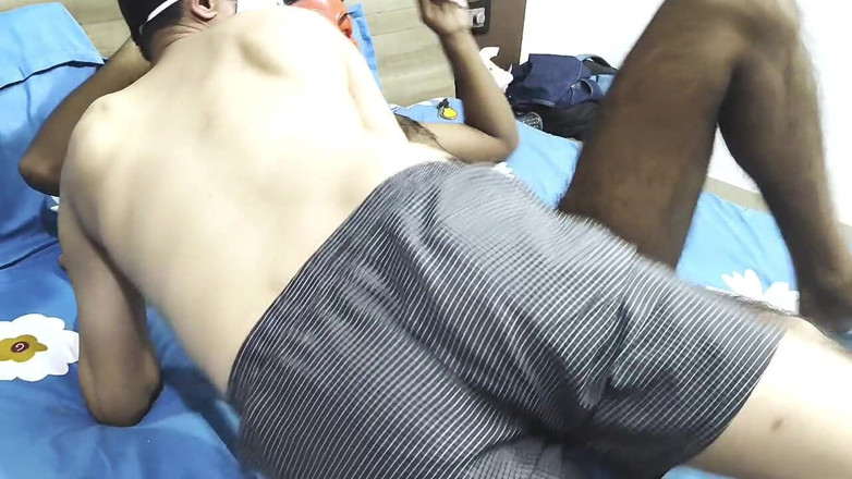 Loudcalorie2: Gay twink yang cantik mendapatkan seks inti besar yang keras