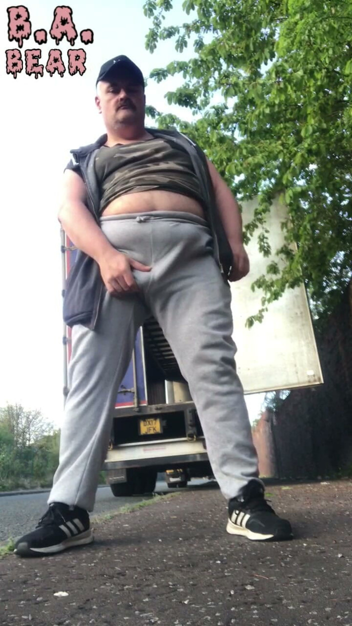 B A Bear: Fat Truck Driver Outdoor Wank
