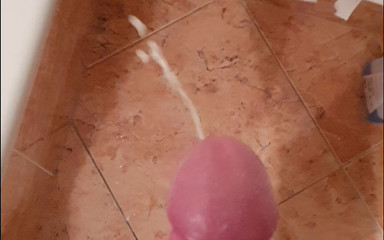 Eeegrande02: Jonny ejaculează foarte mult