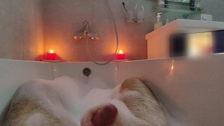 Hidden Horny Smile: Köpükle Kaplı - Yoğun Banyo Tek Başıma Bitiriyorum