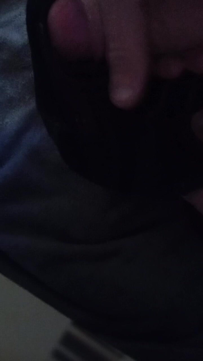 Cuminpanties22: Arkadaşlarımda kalın boşalma siyah sutyen yukarı itiyor