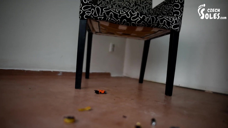 Czech Soles - foot fetish content: Senhora Cat esmagando carros puny debaixo das botas