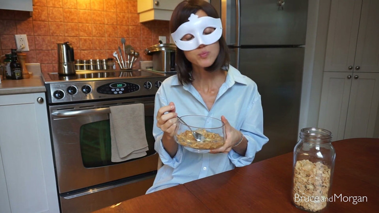Bruce-and-Morgan: एक पूरा नाश्ता - पेशाब और वीर्य!