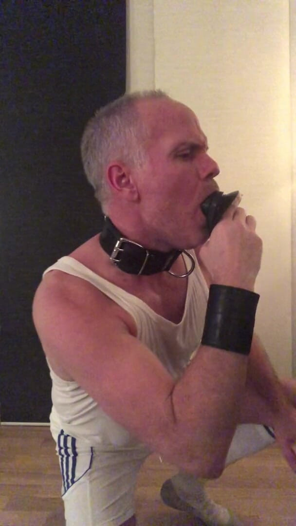 Exhibitionslutty: Jag, rider och suger dildo - solo