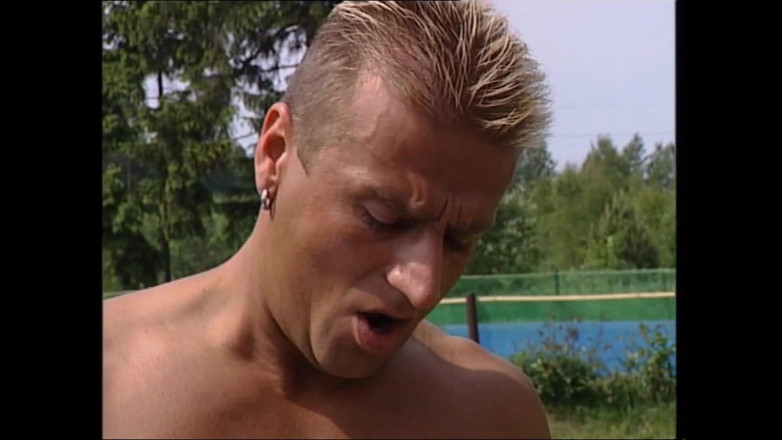 Muschi movie official: 金发荡妇吮吸他的园丁的大鸡巴