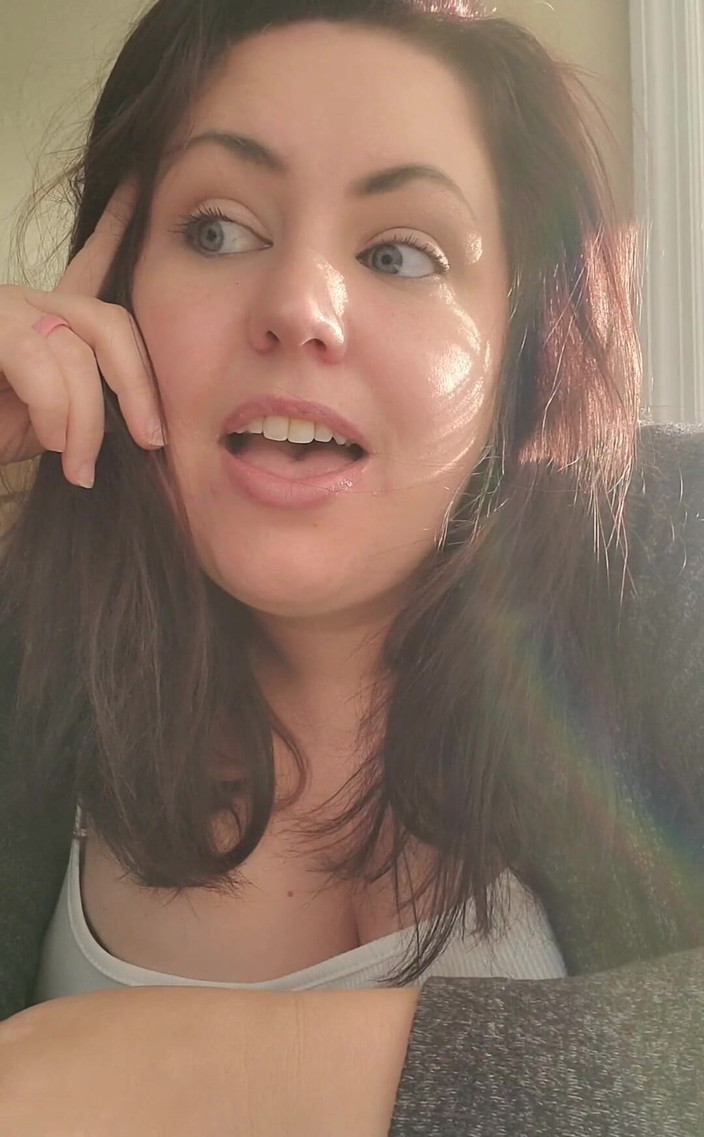 KinkyKatie: ハッピーサンデー!今週の話は、ストリップクラブに初めて参加した私の話です!とても楽しかったです!私がどんな風に見えたかの写真を投稿すべきか