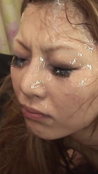 Asijské kalhotky scéna 2_bukkake pro hezkou japonskou dívku ve spodním prádle a sexuálních hračkách
