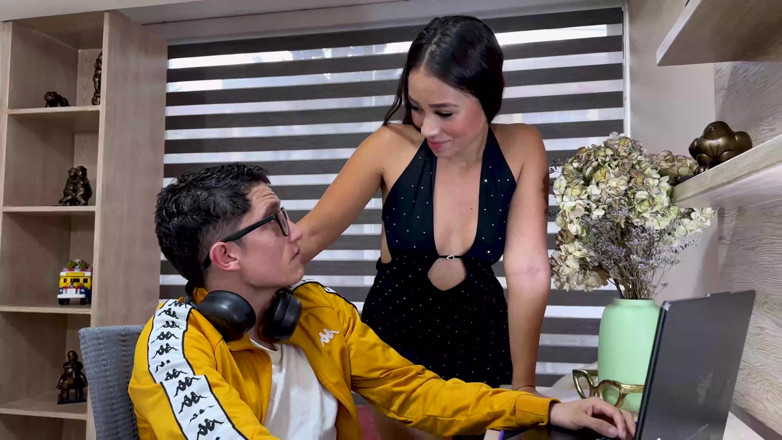 Daniela andrea: 핫한 젊은 라틴계 여자, 집에 없을 때 의붓아빠와 섹스 - Daniela Andrea