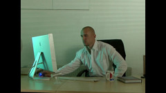 Macho Guys: Vin costes lagi asik masturbasi solo di kantor sambil bersantai...