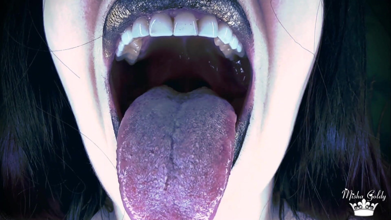 Goddess Misha Goldy: 残酷なバンシーは、あなたが口の中で射精した後、何度もあなたを食べては蘇らせる