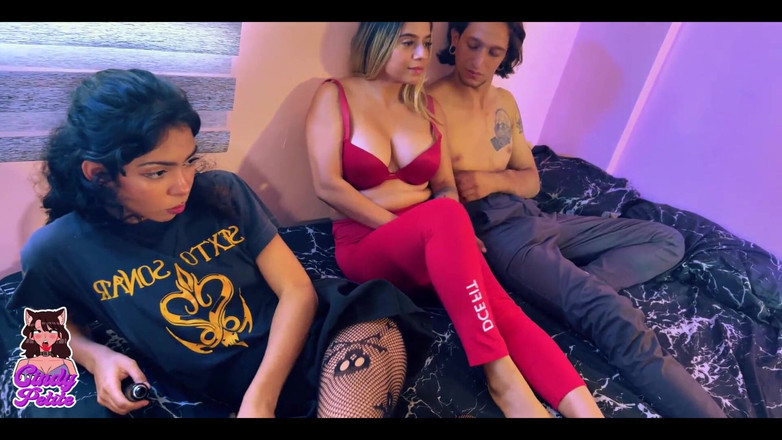 Cindy Luna Petite: Meu namorado tira vantagem da minha total confiança e fode...