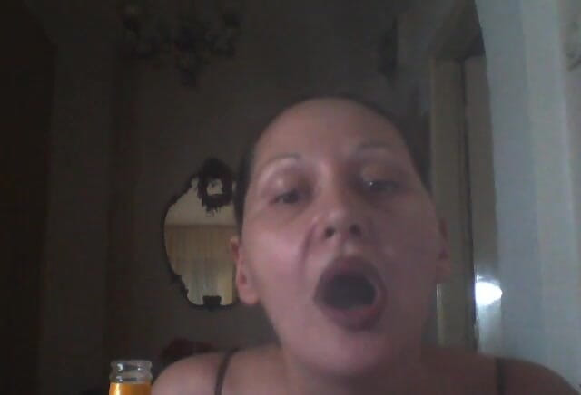 Dominatrix Redsonyja: Užijte si malý striptýz