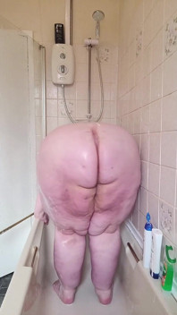The fat SSBBW shower Goddess