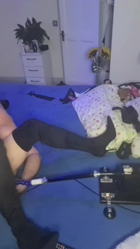 Seksi amatör orta yaşlı seksi kadın edepsiz bir sürtük gibi sikişiyor, ev yapımı sert sikiş