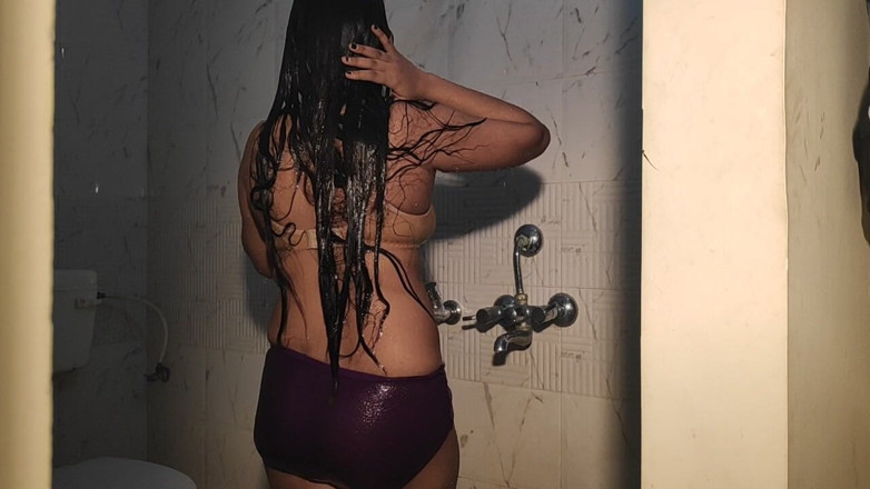 Alia Advani: Indian Adult Model Alia Advani Steamy Shower Show